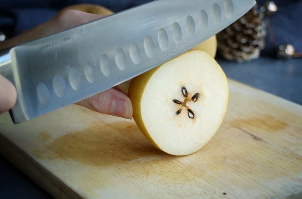 slicing Asian pears